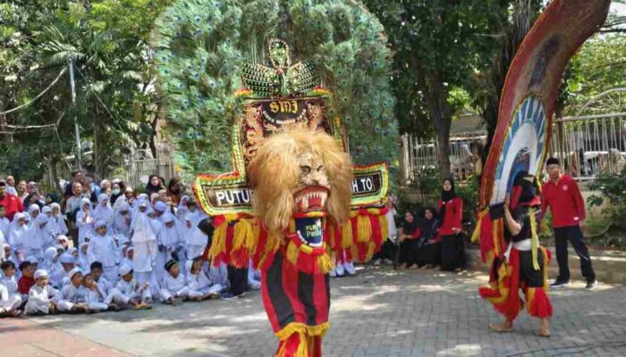 Implementasikan Pancasila SD Khadijah Pandegiling Kenalkan Budaya Nusantara