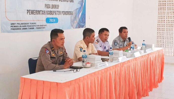Edukasikan Manfaat PKB dan SWDKLLJ serta Inovasi Kesamsatan, Tim Samsat Ponorogo Laksanakan Sosialisasi di Kecamatan Balong