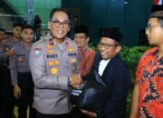 Bagikan Ribuan Paket Sembako, Ops NCS Polri Bawa Pesan Pilkada Damai di Jawa Timur