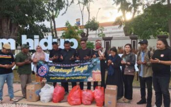 Aksi Sosial Ramadan, Berita Cakrawala Bagikan Takjil untuk Warga dan Pengendara