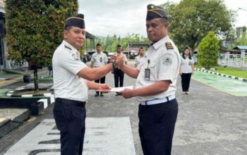 Rutan Ambon Apresiasi Dedikasi Donny Manuhutu sebagai Pegawai Teladan 2026