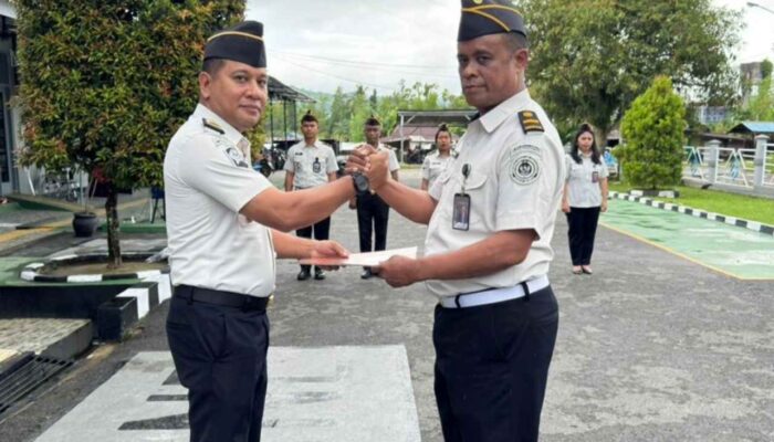 Rutan Ambon Apresiasi Dedikasi Donny Manuhutu sebagai Pegawai Teladan 2026