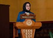 Dihadiri 4 Menteri Kabinet, Istri Pengasuh Ponpes Tebuireng Sandang Gelar Doktor Pertama Hukum dan Pembangunan UNAIR