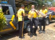 Kemarau Panjang di Trenggalek, Polres Trenggalek Distribusikan Air Bersih hingga Lereng Bukit