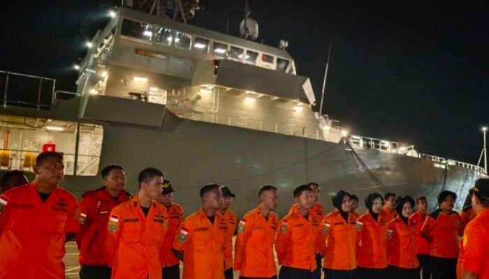 Basarnas Makassar Kerahkan KN SAR Kamajaya Cari 130 Korban KMP Virgo Transport 8