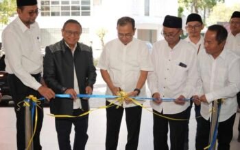 Rektor UNAIR Resmikan Kantor Baru Dharma Putra Airlangga