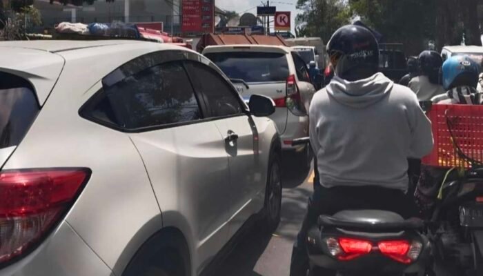 BBM Langka di Bali Ganggu Aktivitas Warga, Antrean SPBU hingga 7 Jam