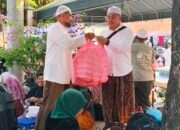 Usai Maulid dan Doa, Relawan Majelis Ar-Rohimin Bagikan 15 Ribu Nasi Kotak