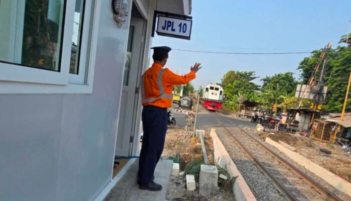 KAI Daop 8 Surabaya Operasikan 3 Pos JPL Baru, 12 Titik Masih Dibangun