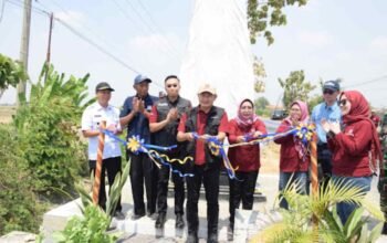 FKH UNAIR Salurkan 220 Bebek untuk Desa Binaan Klagensrampat Lamongan