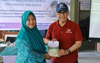 FKH UNAIR Latih Warga Abar Abir Gresik Olah Telur, Susu, dan Daging